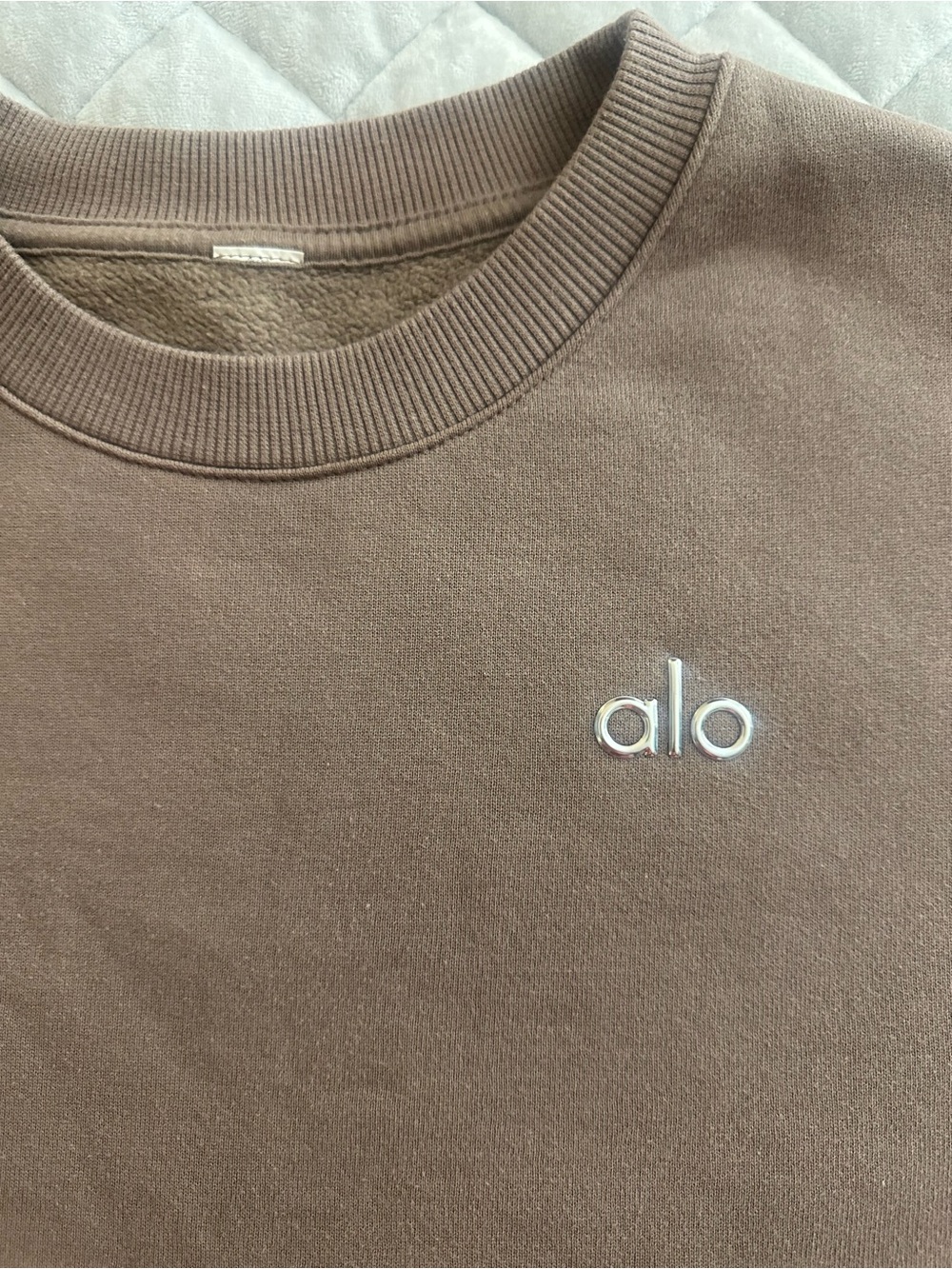 Alo Accolade Crewneck Mushroom - Picture 3 of 3